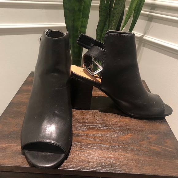 Black Open-Toe Leather Heels - Picture 4 of 4